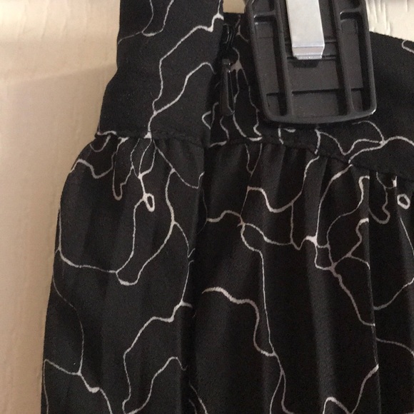 Guess Pleated Maxi - Picture 5 of 5